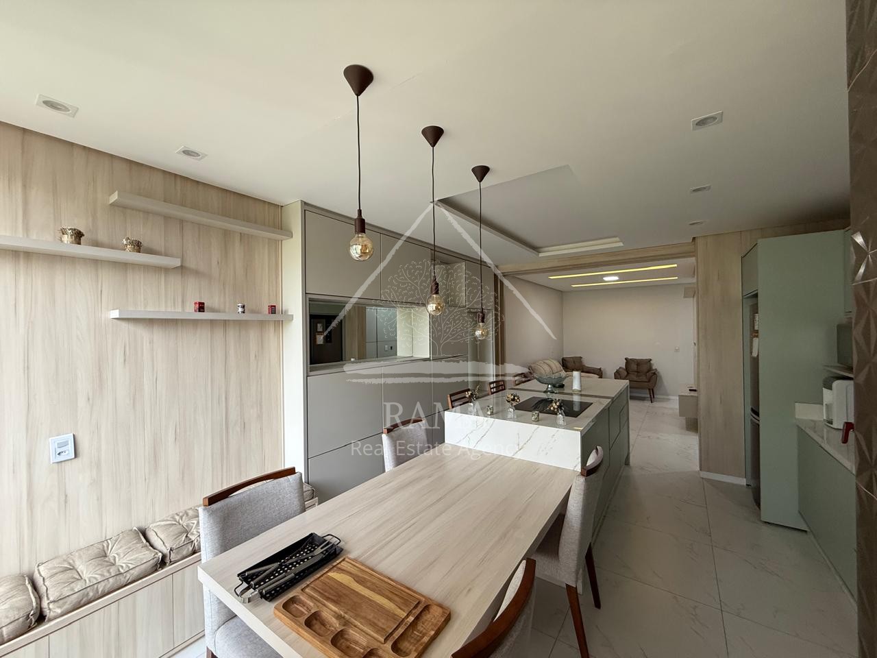 Apartamento inteiramente Mobiliado c/ 2Q e 2V no Estrela Locação próx ao Colégio Santa Teresinha