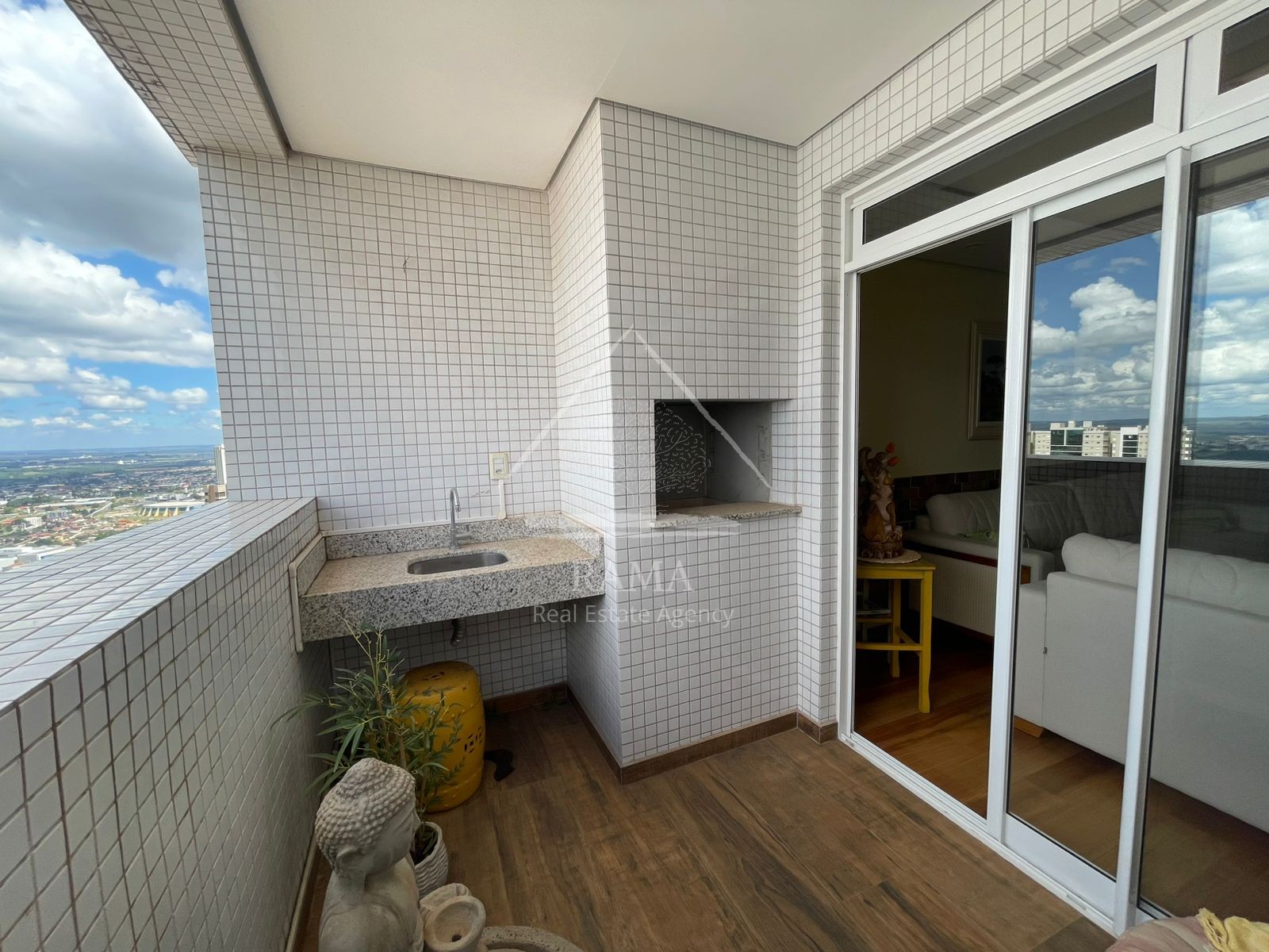 Apartamento de alto padrão 3Q no Centro de Ponta Grossa, pronto para morar!