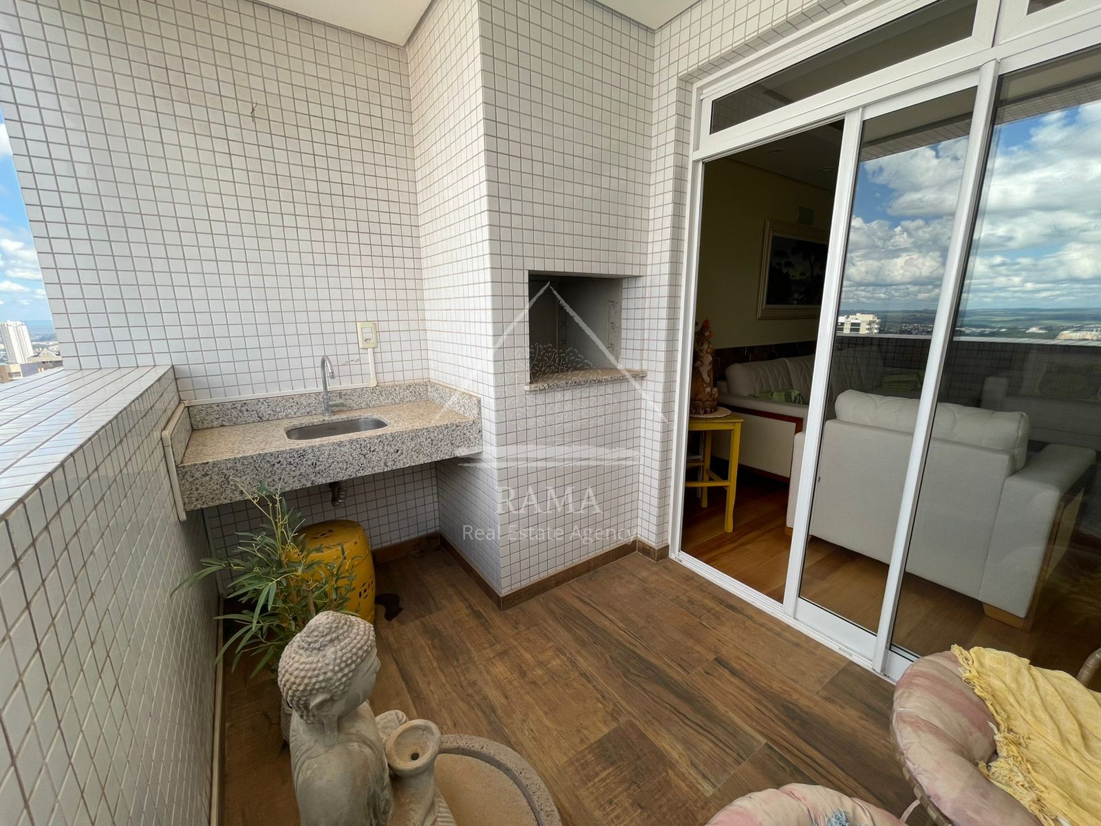 Apartamento de alto padrão 3Q no Centro de Ponta Grossa, pronto para morar!