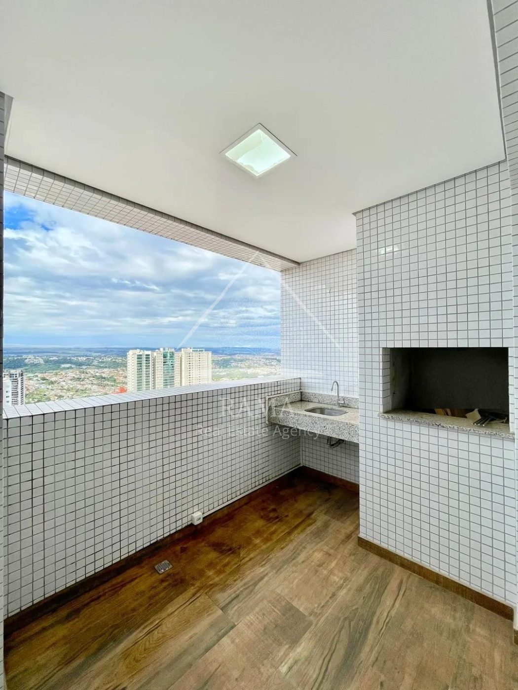 Apartamento de alto padrão 3Q no Centro de Ponta Grossa, pronto para morar!