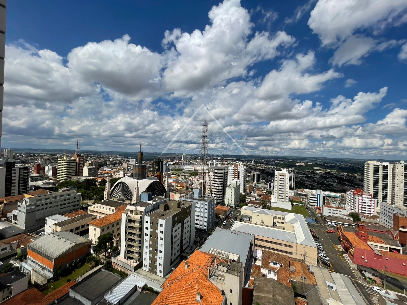 Apto 3Q/S de alto padrão p/ locação no centro de Ponta Grossa, pronto p morar!