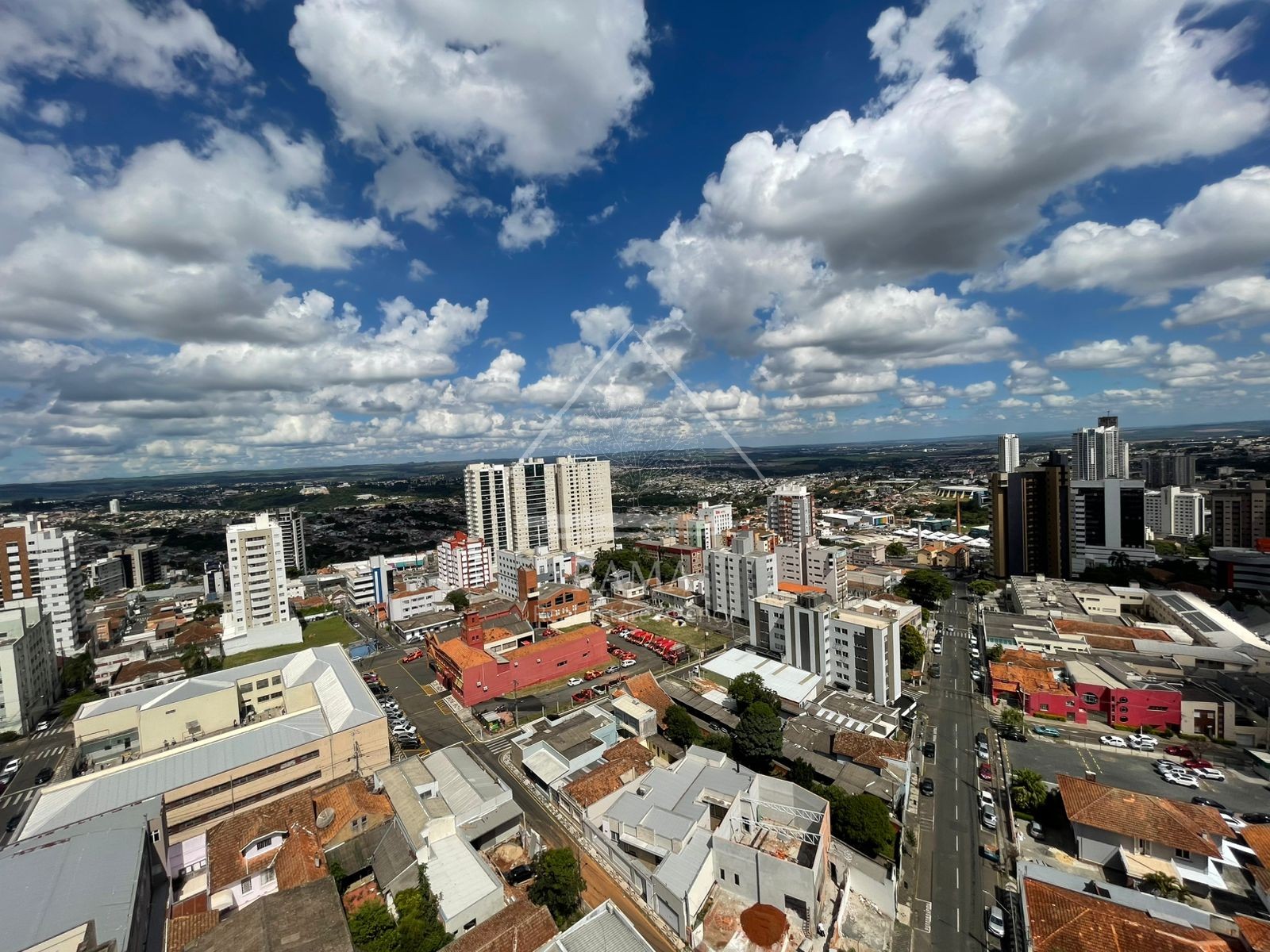 Apto 3Q/S de alto padrão p/ locação no centro de Ponta Grossa, pronto p morar!