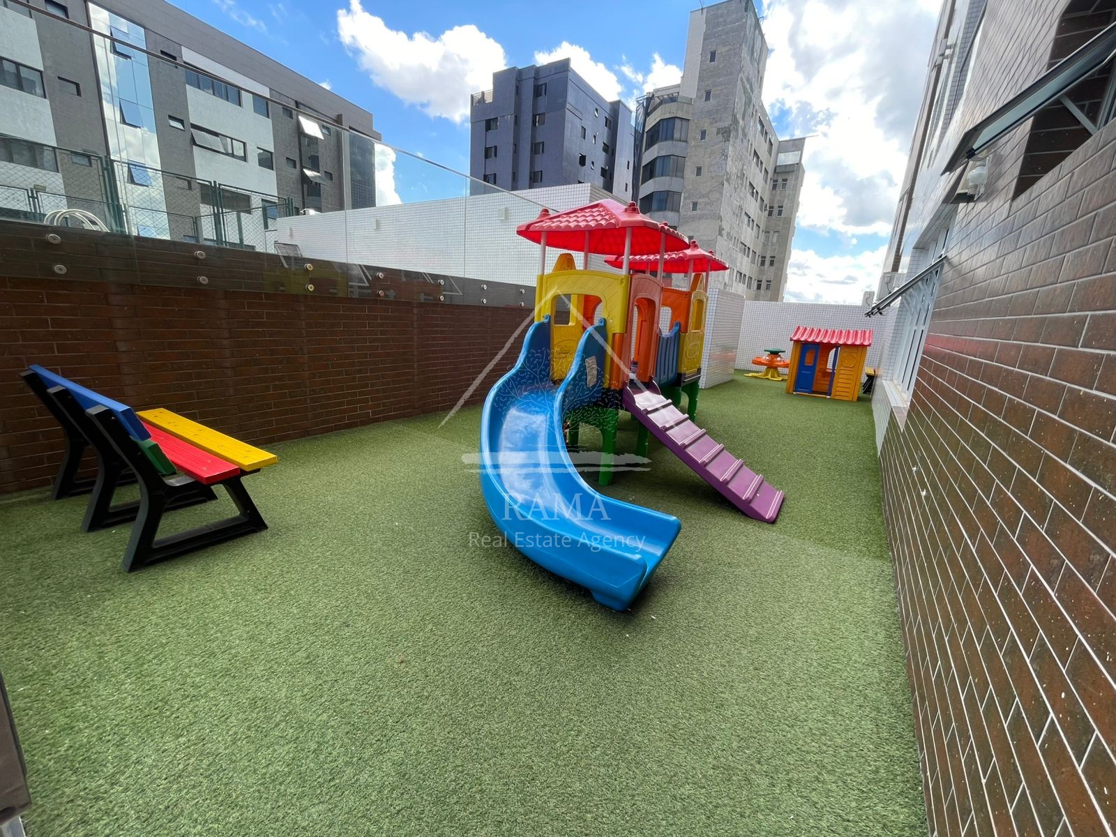 Apto 3Q/S de alto padrão p/ locação no centro de Ponta Grossa, pronto p morar!