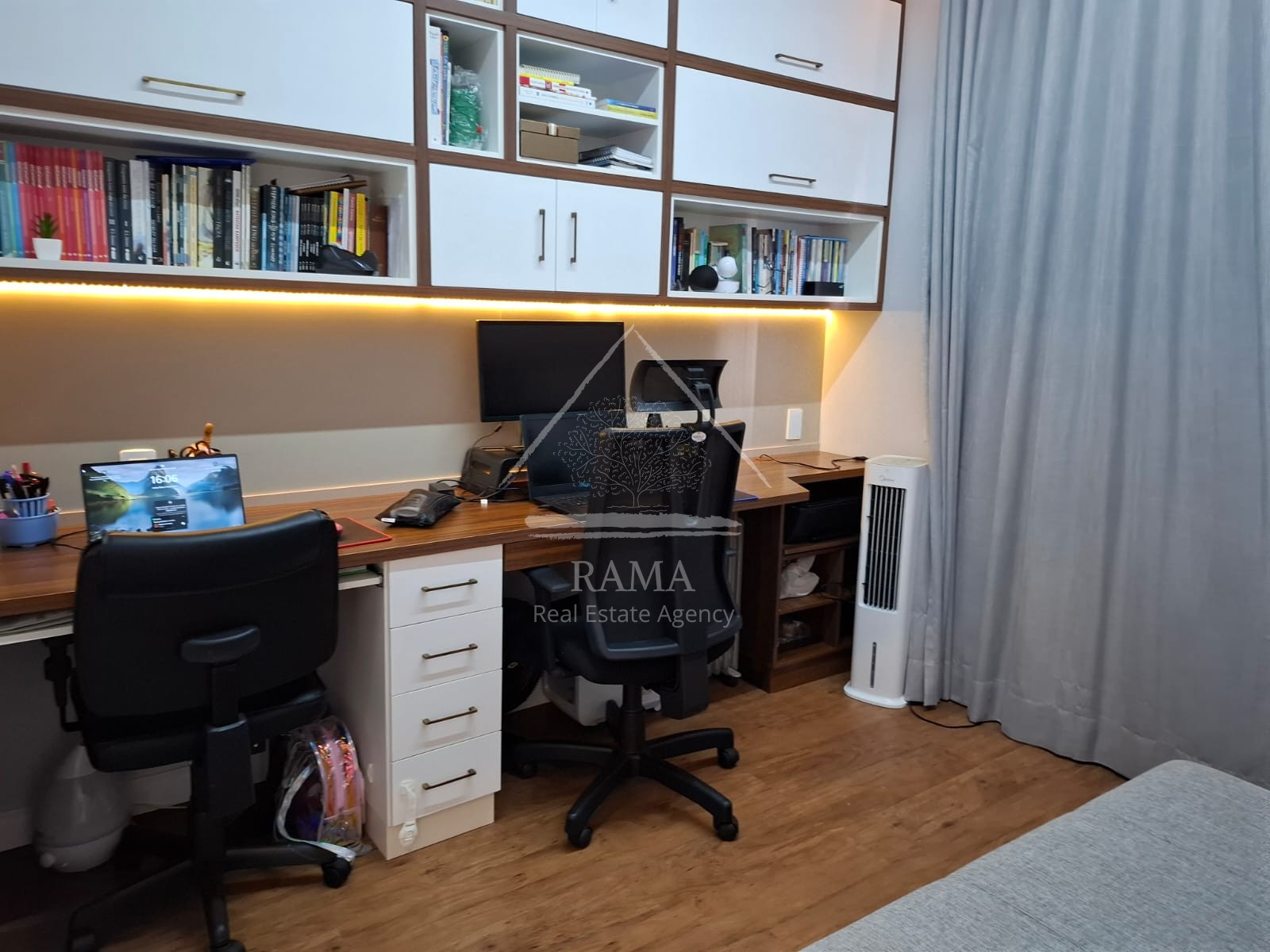 Casa planejada em Condomínio aprox. 180m² 3 Quartos, Suíte, 2 vagas e quintal