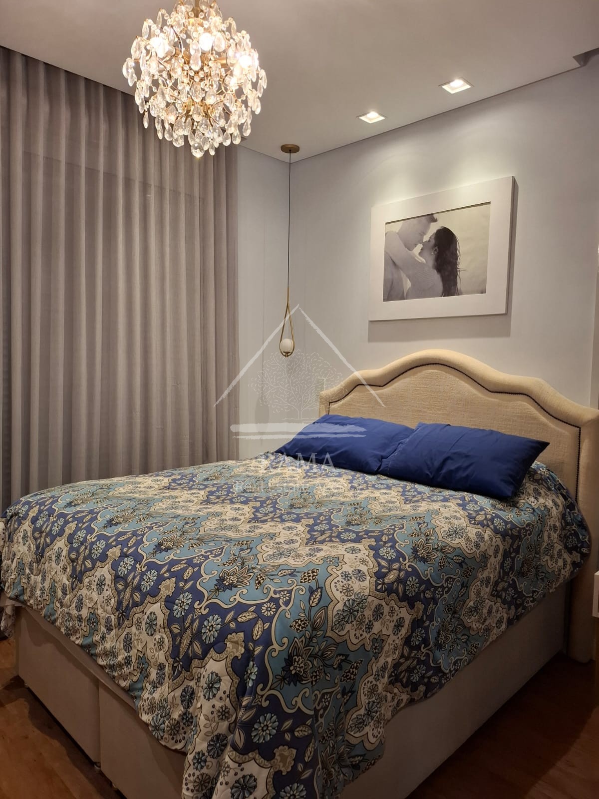 Casa planejada em Condomínio aprox. 180m² 3 Quartos, Suíte, 2 vagas e quintal