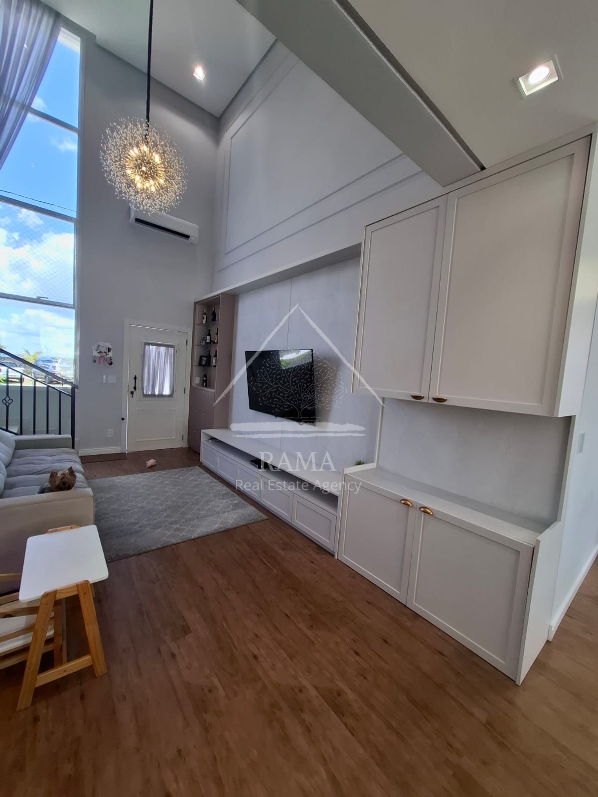 Casa planejada em Condomínio aprox. 180m² 3 Quartos, Suíte, 2 vagas e quintal