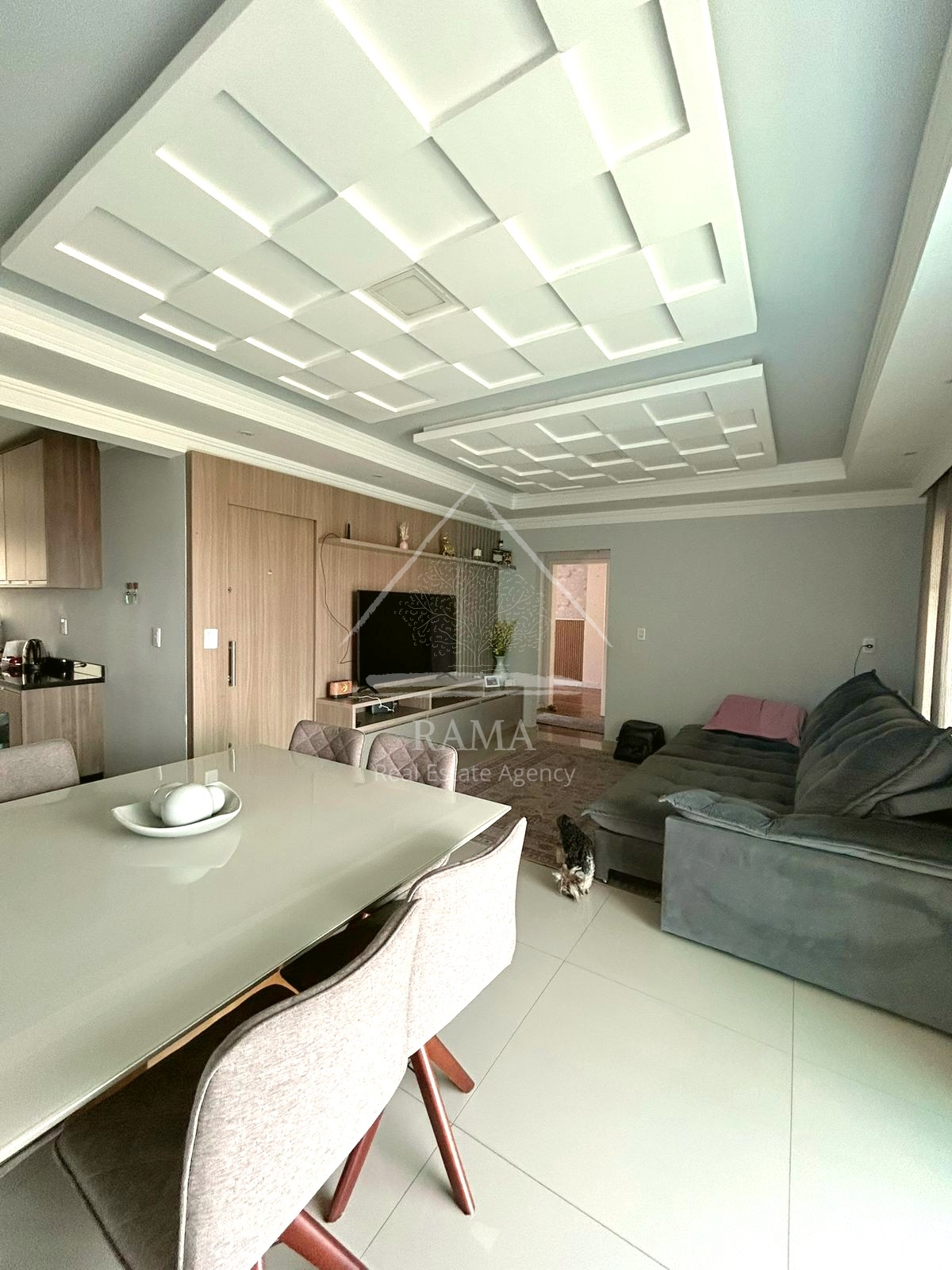 Casa com Sala Comercial, 3 Quartos e 3 Vagas de Garagem no Nova Rússia