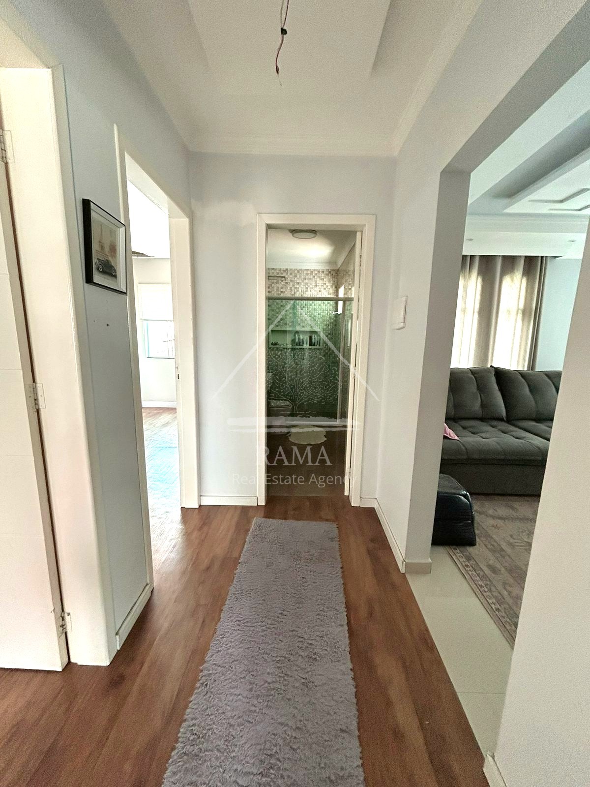 Casa com Sala Comercial, 3 Quartos e 3 Vagas de Garagem no Nova Rússia