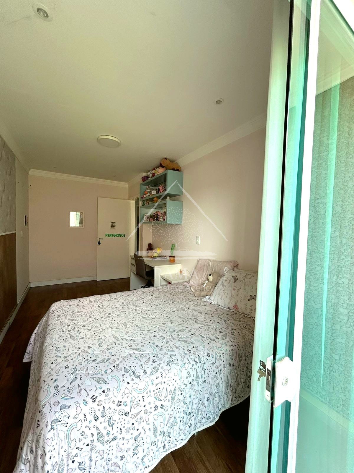 Casa com Sala Comercial, 3 Quartos e 3 Vagas de Garagem no Nova Rússia