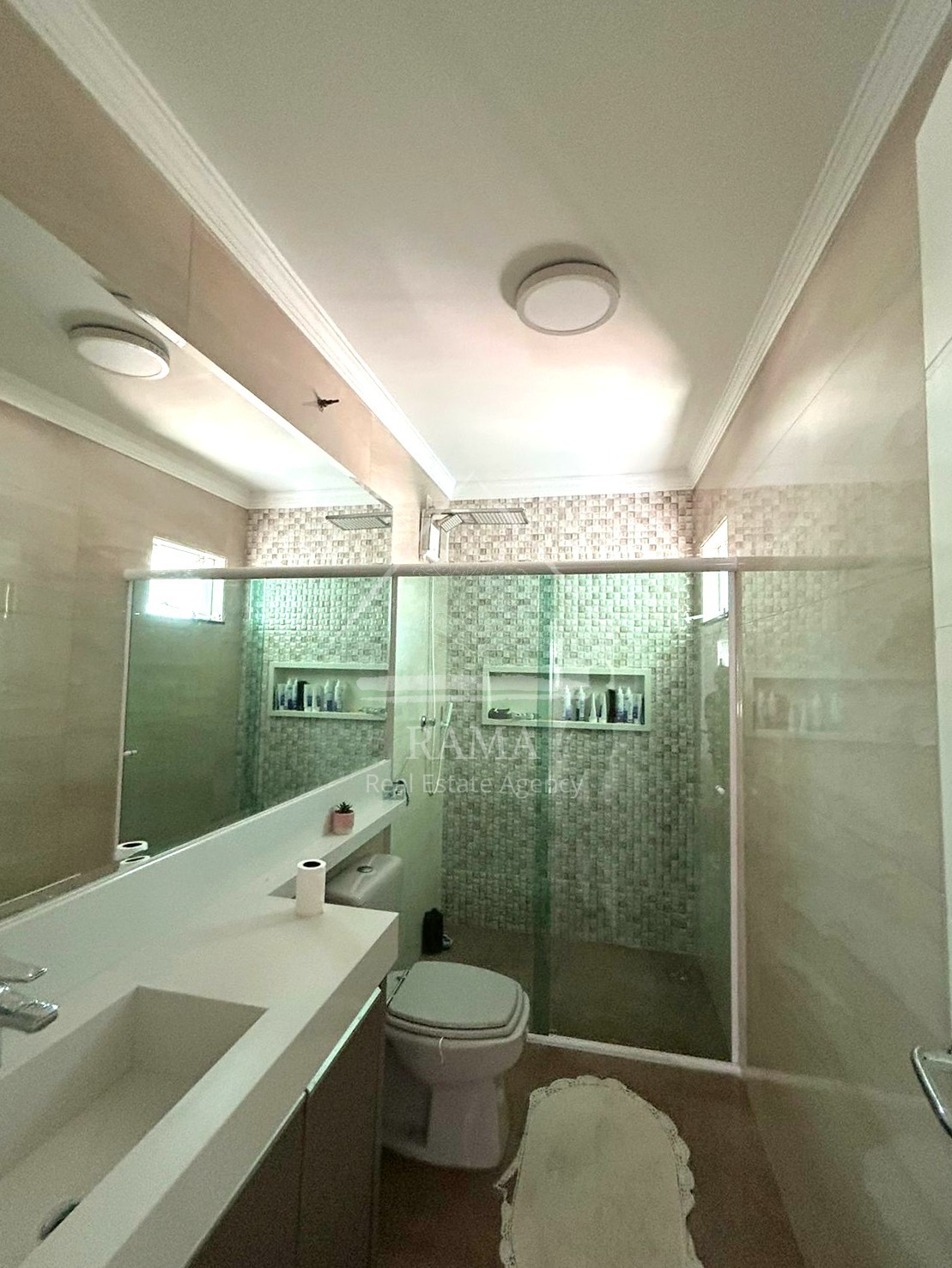 Casa com Sala Comercial, 3 Quartos e 3 Vagas de Garagem no Nova Rússia