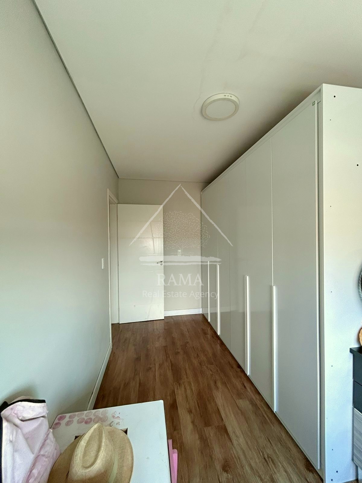 Casa com Sala Comercial, 3 Quartos e 3 Vagas de Garagem no Nova Rússia