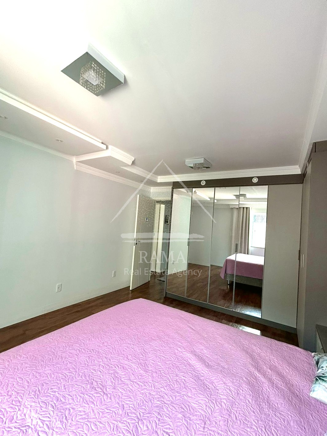 Casa com Sala Comercial, 3 Quartos e 3 Vagas de Garagem no Nova Rússia