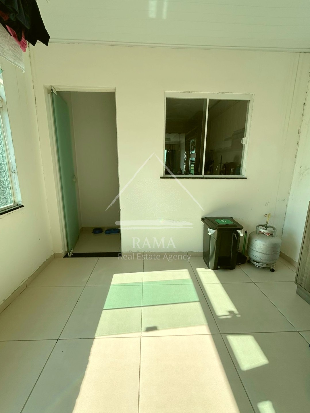 Casa com Sala Comercial, 3 Quartos e 3 Vagas de Garagem no Nova Rússia