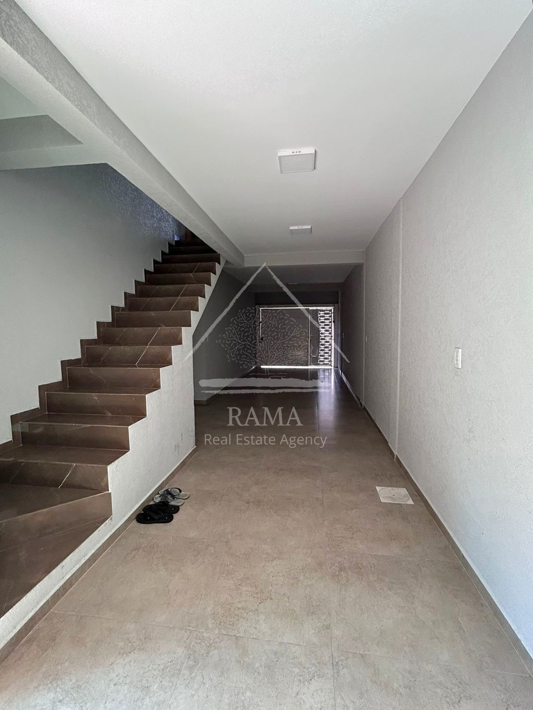 Casa com Sala Comercial, 3 Quartos e 3 Vagas de Garagem no Nova Rússia