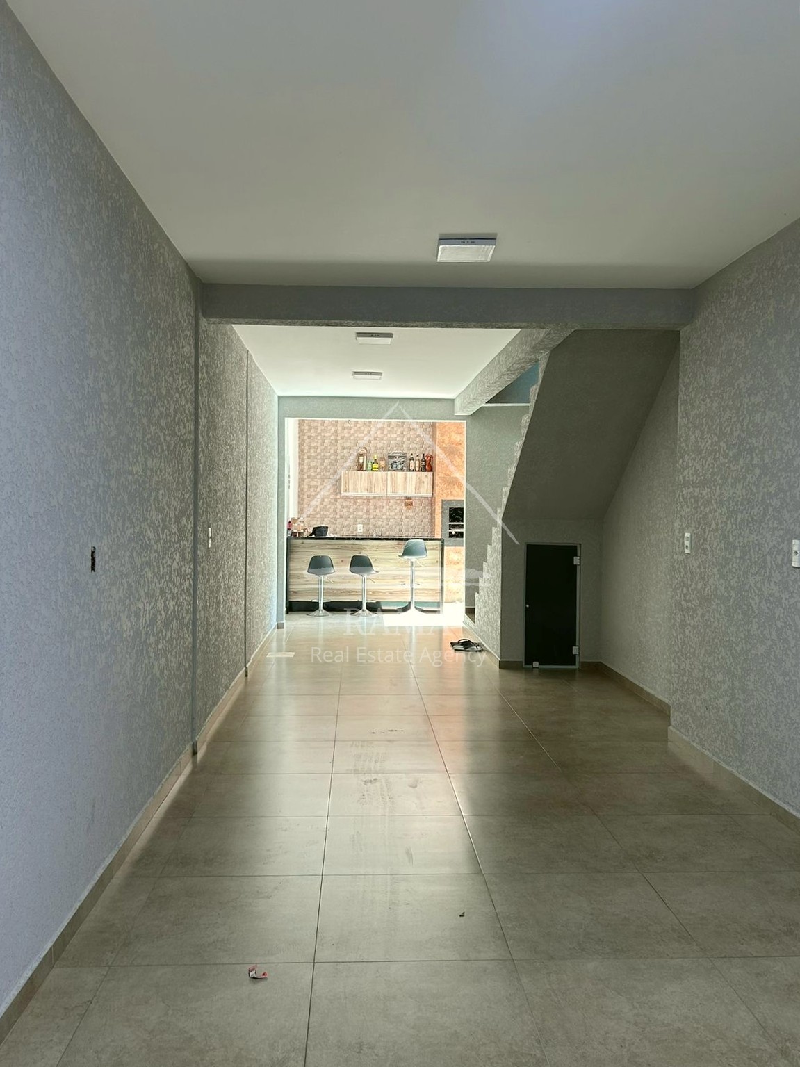 Casa com Sala Comercial, 3 Quartos e 3 Vagas de Garagem no Nova Rússia