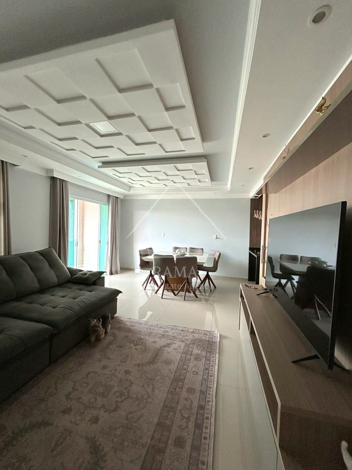 Casa com Sala Comercial, 3 Quartos e 3 Vagas de Garagem no Nova Rússia