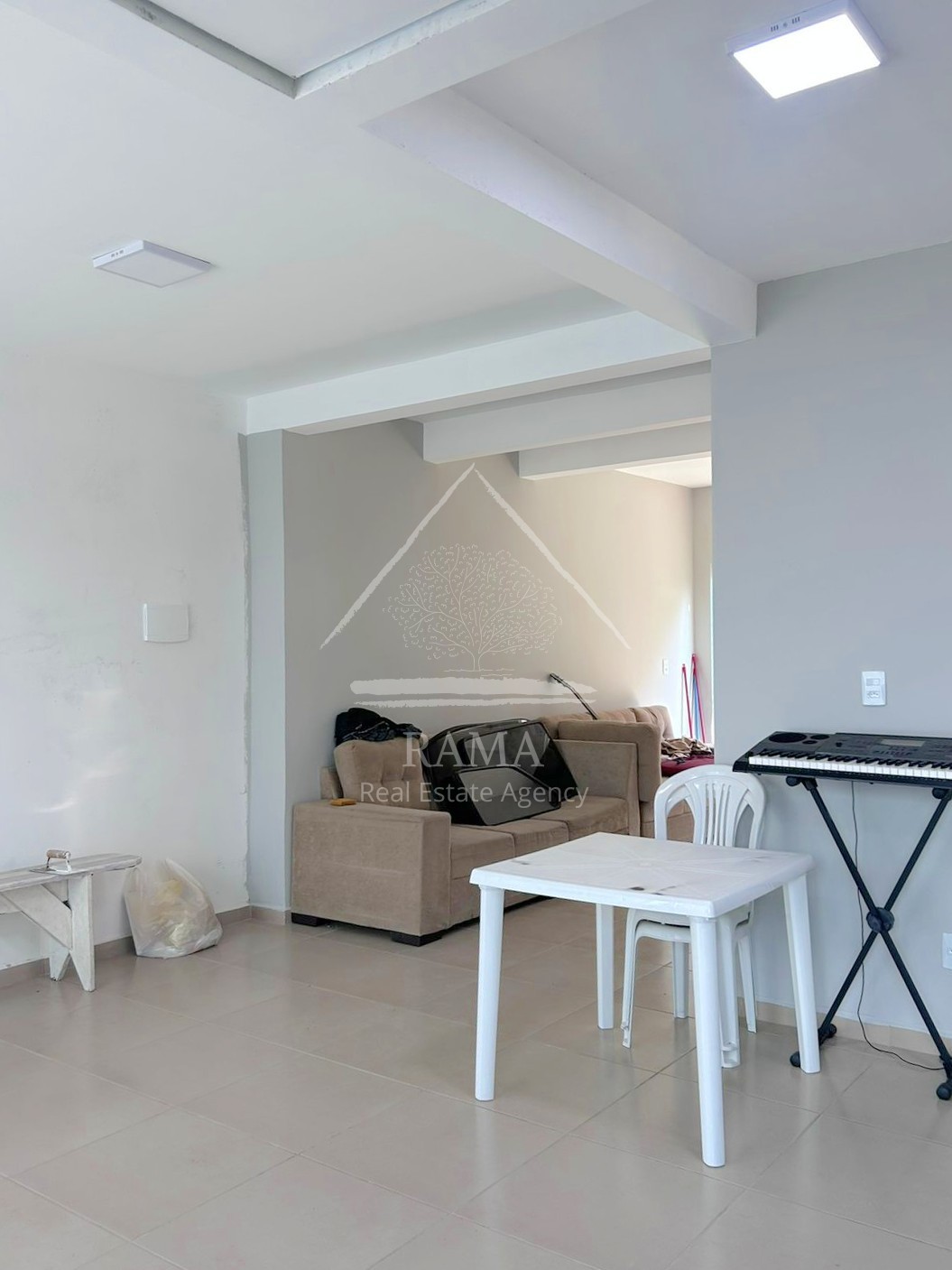 Casa com Sala Comercial, 3 Quartos e 3 Vagas de Garagem no Nova Rússia