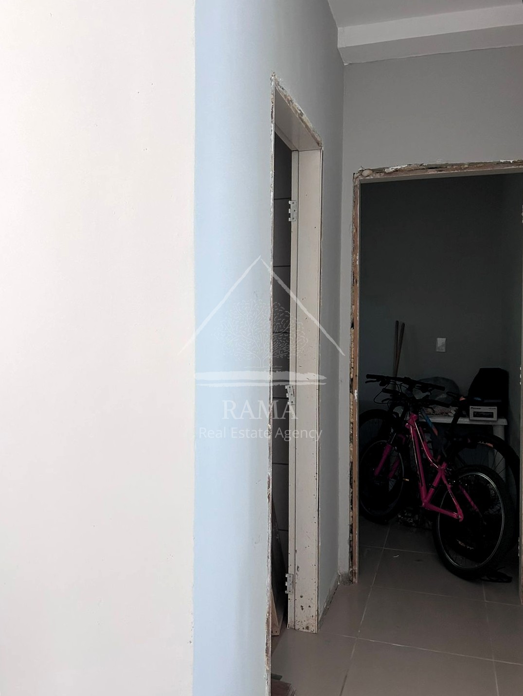 Casa com Sala Comercial, 3 Quartos e 3 Vagas de Garagem no Nova Rússia