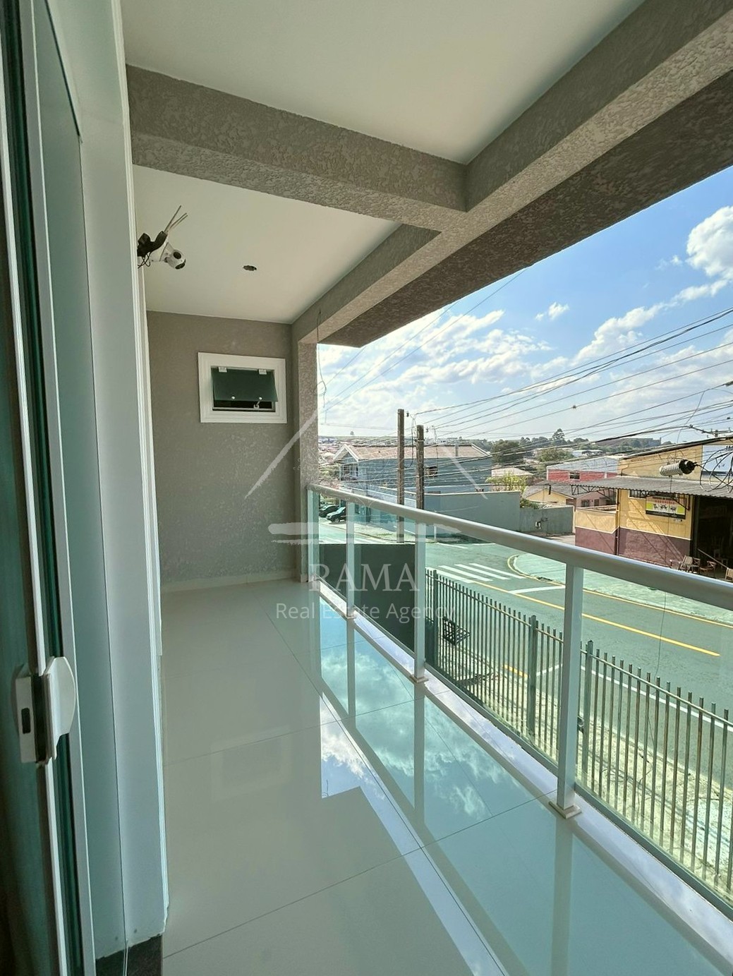 Casa com Sala Comercial, 3 Quartos e 3 Vagas de Garagem no Nova Rússia