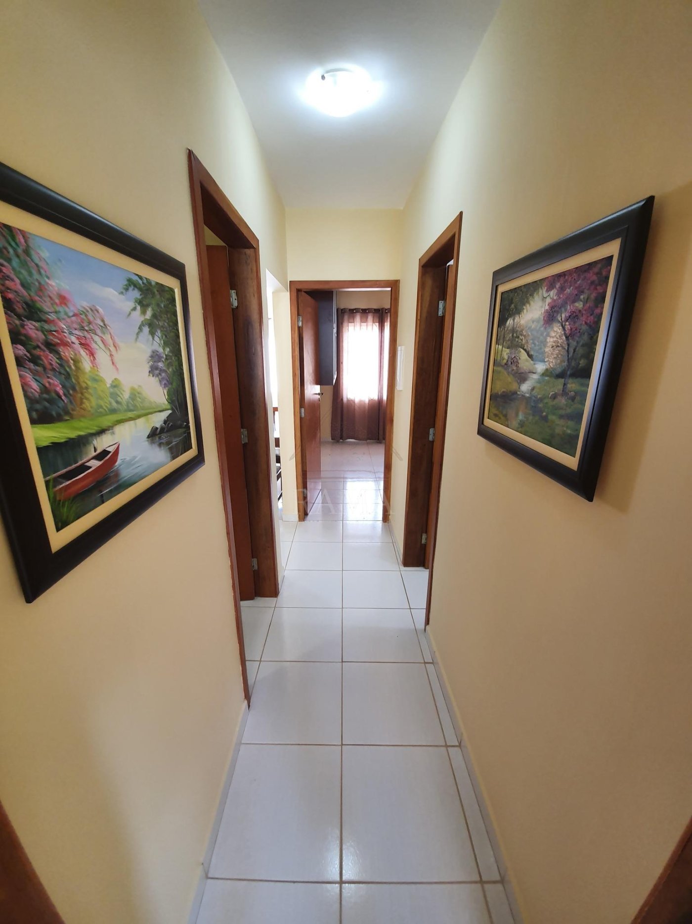 Casa aprox. 110m² com 3 Quartos, Suíte, 2 vagas e quintal no Jd. Carvalho!
