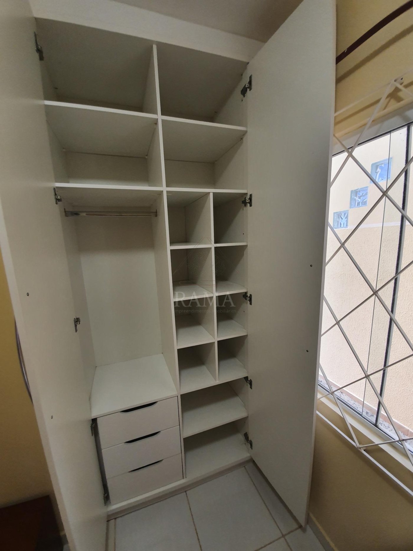Casa aprox. 110m² com 3 Quartos, Suíte, 2 vagas e quintal no Jd. Carvalho!