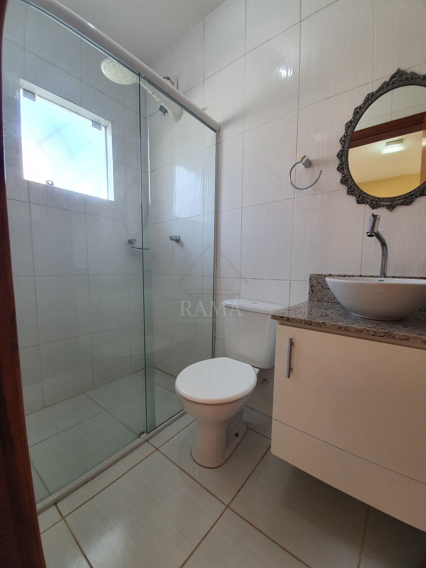 Casa aprox. 110m² com 3 Quartos, Suíte, 2 vagas e quintal no Jd. Carvalho!