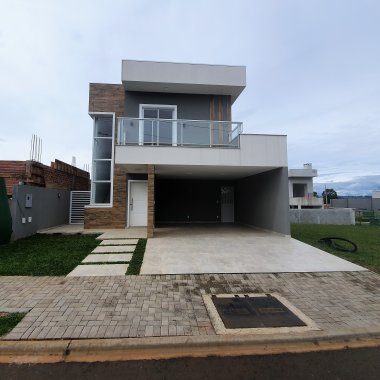 Casa Térrea em Condomínio com 3 Quartos, Suíte, 2 vagas, semi-mobiliada