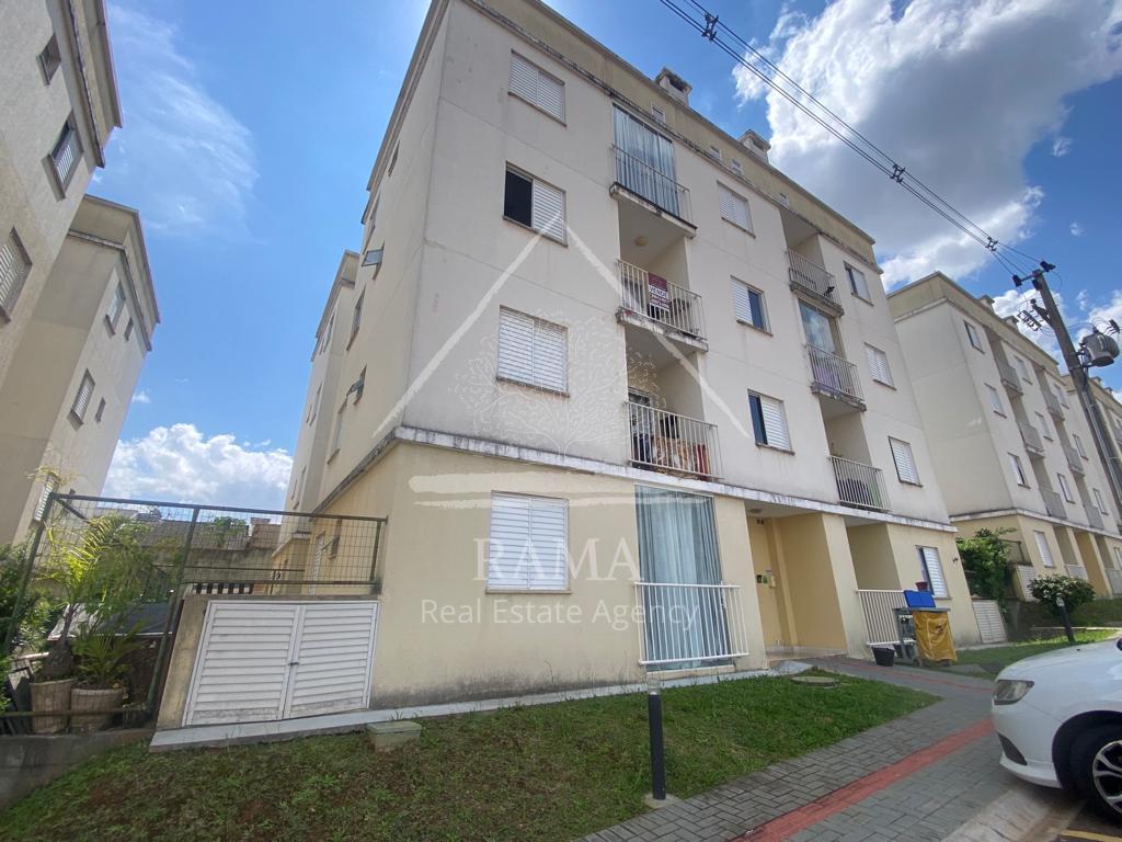 Apto semi-mobiliado no Condomínio Campo Alegre com 3 Quartos e completa área de Lazer