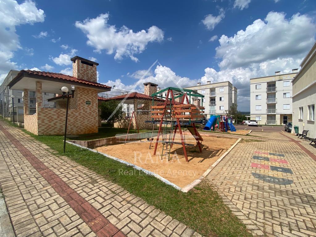 Apto semi-mobiliado no Condomínio Campo Alegre com 3 Quartos e completa área de Lazer